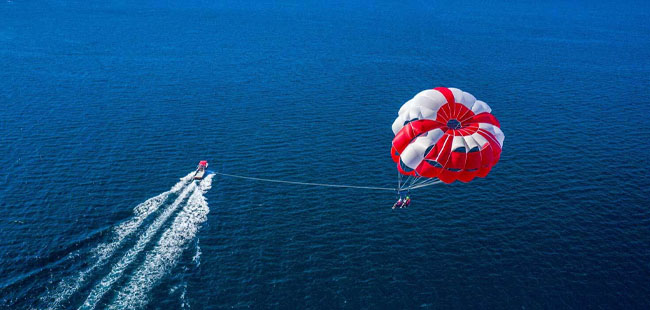 Obtenga una Vista Panorámica desde 300' de Altura en Paracaidas en la Isla de Cozumel