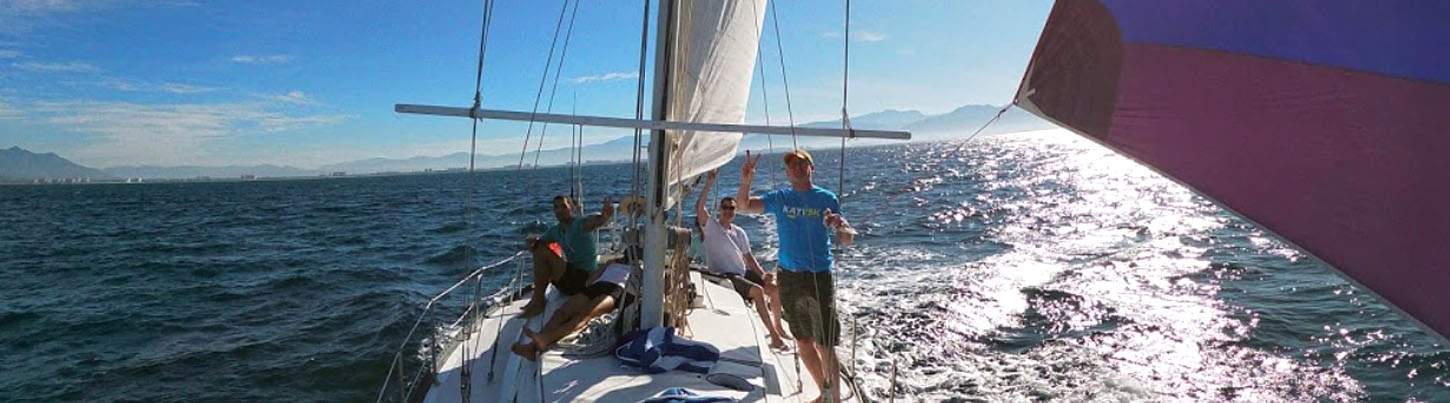 Renta Privada de Velero Clásico de 36' en Puerto Vallarta 3