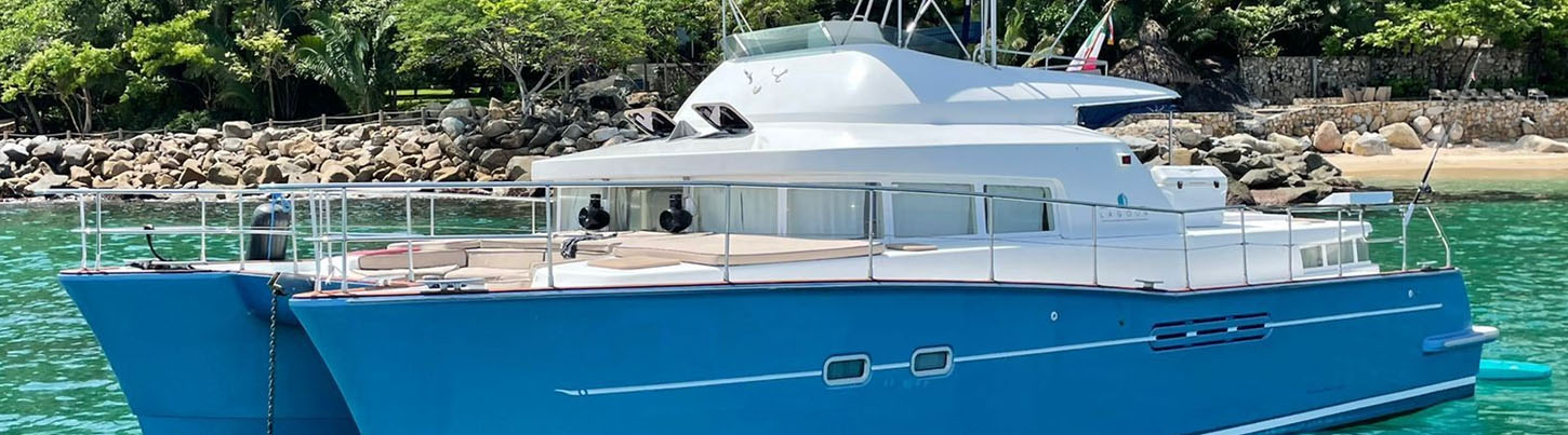 43' Private Catamaran Charter in Puerto Vallarta 3