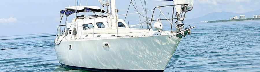 Renta de Velero Beneteau de 45' en Puerto Vallarta 2