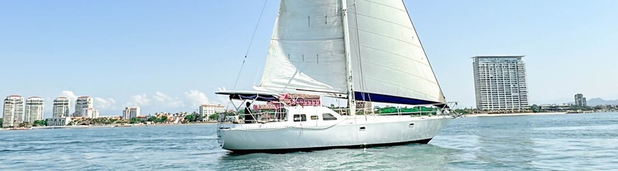 Renta de Velero Beneteau de 45' en Puerto Vallarta 4