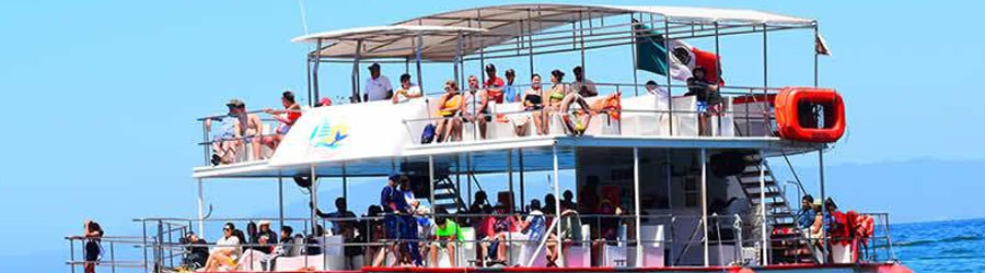 Trimarán Privado de Dos Pisos de 64' en Puerto Vallarta 2