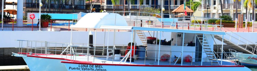 Trimarán Privado de Dos Pisos de 64' en Puerto Vallarta 5