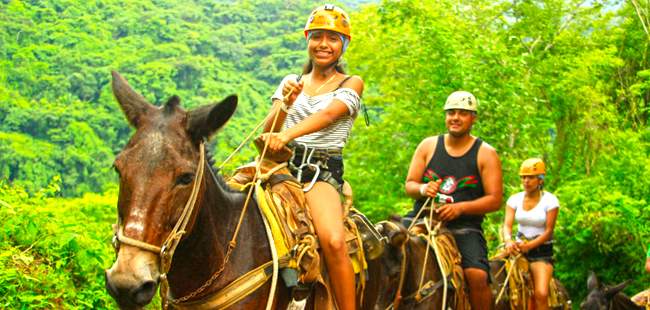 Paseo en Caballo al Atardecer por la Selva & Playa Litibu